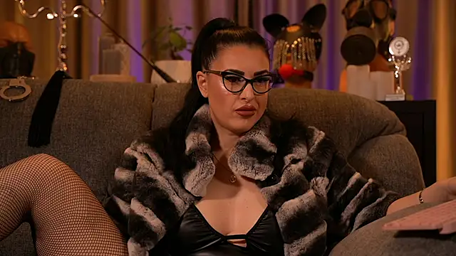 Snapshot of kelly_kent chatting on 11/08/25, 12:22 kelly kent online show from 11/08/25, 12:22