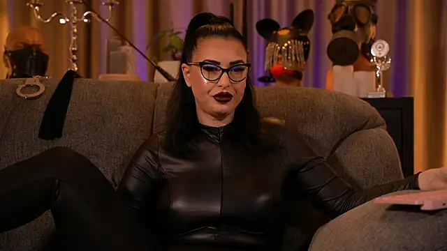 Snapshot of kelly_kent chatting on 11/10/25, 12:20 kelly kent online show from 11/10/25, 12:20