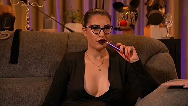 Snapshot of kelly_kent chatting on 11/14/25, 12:42 kelly kent online show from 11/14/25, 12:42