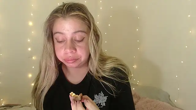 SweetSofty online show from 10/18/25, 09:15