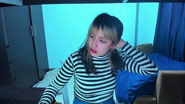 Snapshot of Akane-Mou chatting on 01/19/25, 11:34 Akane-Mou online show from 01/19/25, 11:34