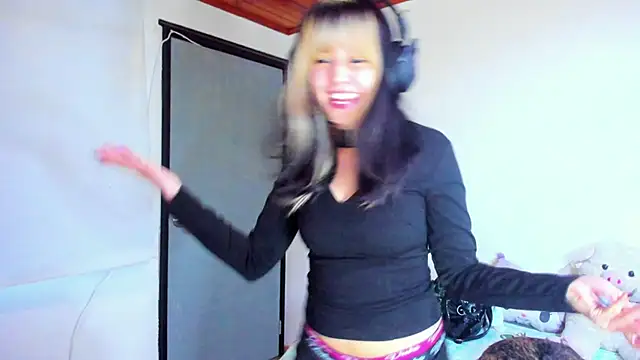 Snapshot of Akane-Mou chatting on 01/20/25, 11:35 Akane-Mou online show from 01/20/25, 11:35