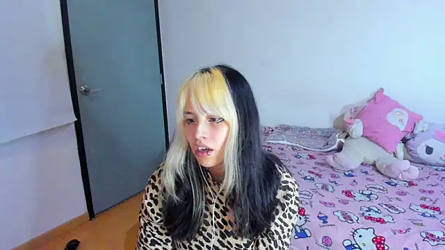 Snapshot of Akane-Mou chatting on 03/12/25, 10:37 Akane-Mou online show from 03/12/25, 10:37