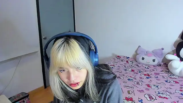 Snapshot of Akane-Mou chatting on 03/20/25, 08:31 Akane-Mou online show from 03/20/25, 08:31