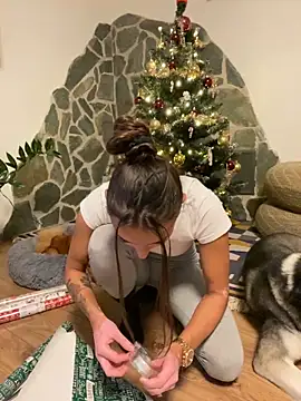 Snapshot of spottyyy chatting on 12/22/24, 09:20 spottyyy online show from 12/22/24, 09:20