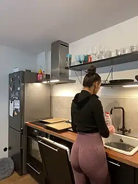 Snapshot of spottyyy chatting on 01/13/25, 10:58 spottyyy online show from 01/13/25, 10:58