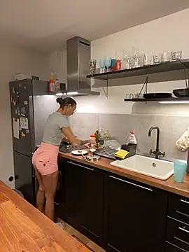 Snapshot of spottyyy chatting on 01/27/25, 04:54 spottyyy online show from 01/27/25, 04:54