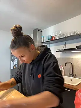 Snapshot of spottyyy chatting on 02/11/25, 10:26 spottyyy online show from 02/11/25, 10:26