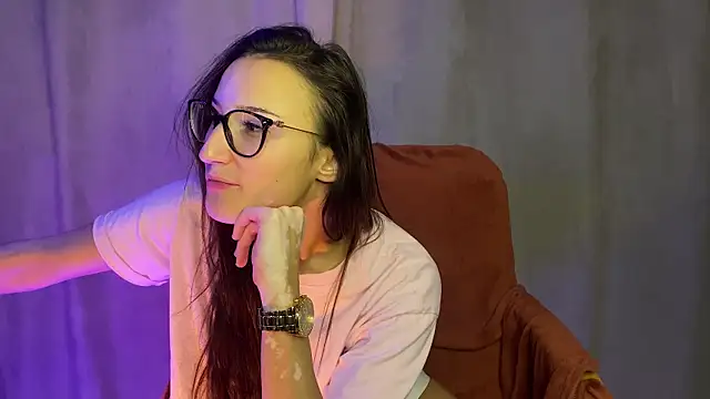 Snapshot of spottyyy chatting on 02/12/25, 03:18 spottyyy online show from 02/12/25, 03:18