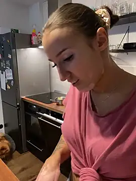 Snapshot of spottyyy chatting on 02/20/25, 03:41 spottyyy online show from 02/20/25, 03:41