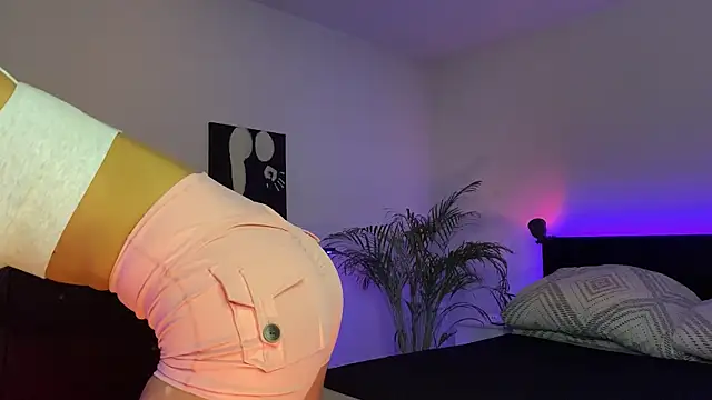 Snapshot of spottyyy chatting on 03/10/25, 09:51 spottyyy online show from 03/10/25, 09:51