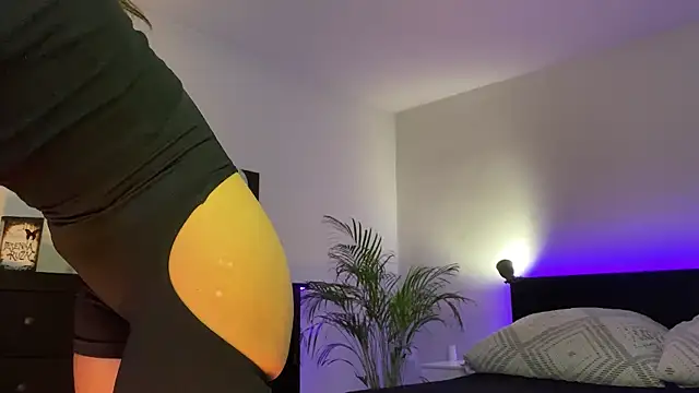 Snapshot of spottyyy chatting on 03/12/25, 06:55 spottyyy online show from 03/12/25, 06:55