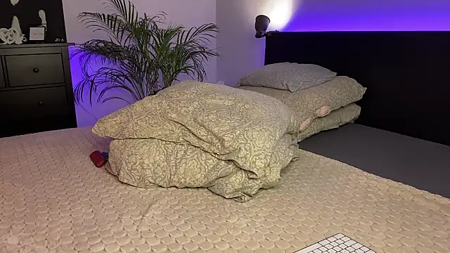 Snapshot of spottyyy chatting on 03/17/25, 09:55 spottyyy online show from 03/17/25, 09:55