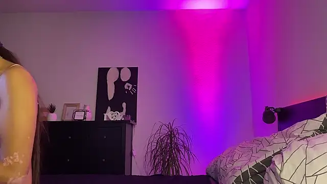 Snapshot of spottyyy chatting on 09/16/25, 06:42 spottyyy online show from 09/16/25, 06:42