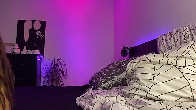 Snapshot of spottyyy chatting on 09/25/25, 06:11 spottyyy online show from 09/25/25, 06:11