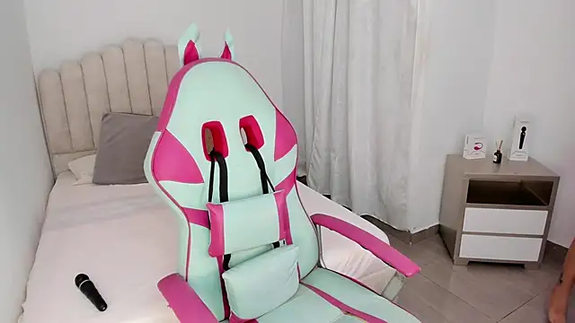 sofia henaok online show from 02/07/25, 11:03