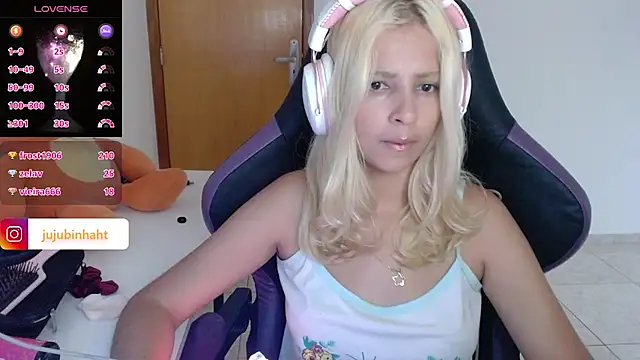 Snapshot of jujubinhahot chatting on 02/02/25, 09:51 jujubinhahot online show from 02/02/25, 09:51