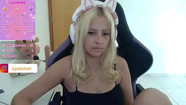 Snapshot of jujubinhahot chatting on 02/03/25, 03:06 jujubinhahot online show from 02/03/25, 03:06