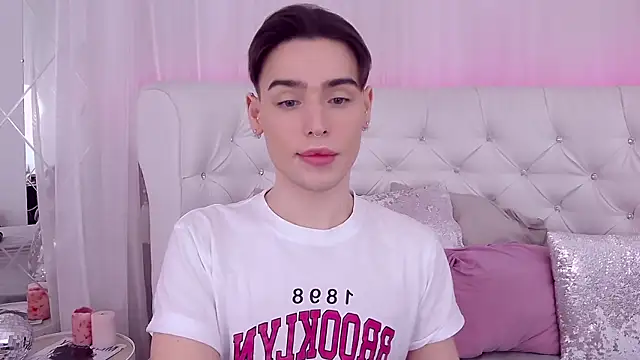 Snapshot of RobbyCharming chatting on 01/19/25, 07:47 RobbyCharming online show from 01/19/25, 07:47