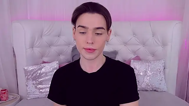 Snapshot of RobbyCharming chatting on 02/15/25, 07:39 RobbyCharming online show from 02/15/25, 07:39