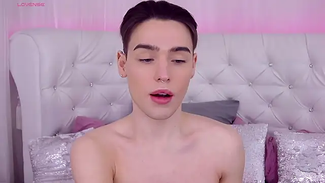 Snapshot of RobbyCharming chatting on 03/06/25, 07:43 RobbyCharming online show from 03/06/25, 07:43