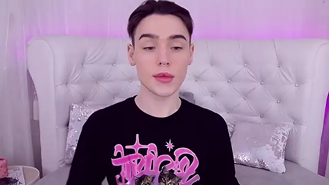 Snapshot of RobbyCharming chatting on 03/09/25, 07:48 RobbyCharming online show from 03/09/25, 07:48