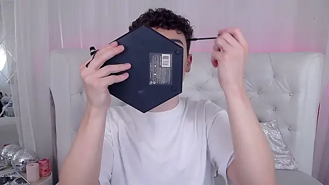 Snapshot of RobbyCharming chatting on 09/28/25, 03:45 RobbyCharming online show from 09/28/25, 03:45