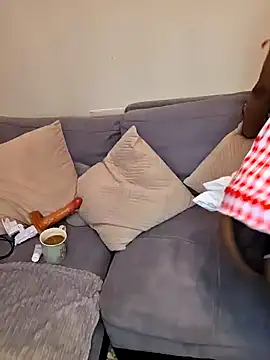 Snapshot of chichi1202 chatting on 10/22/25, 04:51 chichi1202 online show from 10/22/25, 04:51