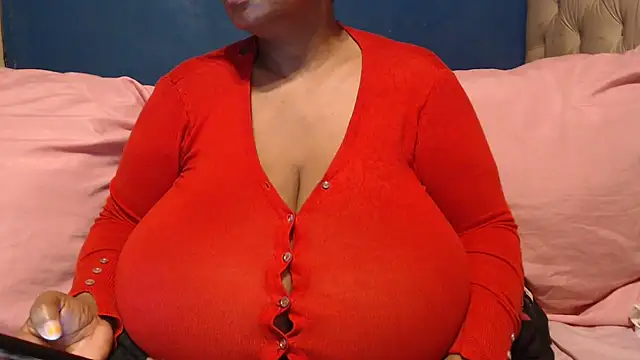 Snapshot of CUTEFIRMMELONSS chatting on 10/19/25, 03:29 CUTEFIRMMELONSS online show from 10/19/25, 03:29