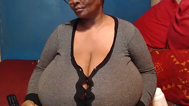 CUTEFIRMMELONSS online show from 12/21/25, 07:43