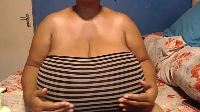 CUTEFIRMMELONSS online show from 02/19/26, 09:00