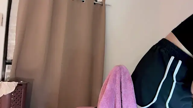 ehotlovea  online show from 02/11/26, 01:49