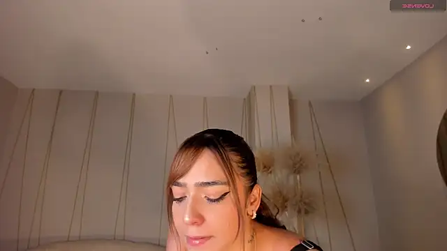 Snapshot of MariamRivera_ chatting on 01/30/25, 03:44 MariamRivera online show from 01/30/25, 03:44