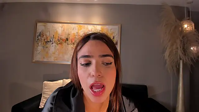 Snapshot of MariamRivera_ chatting on 02/11/25, 09:42 MariamRivera online show from 02/11/25, 09:42