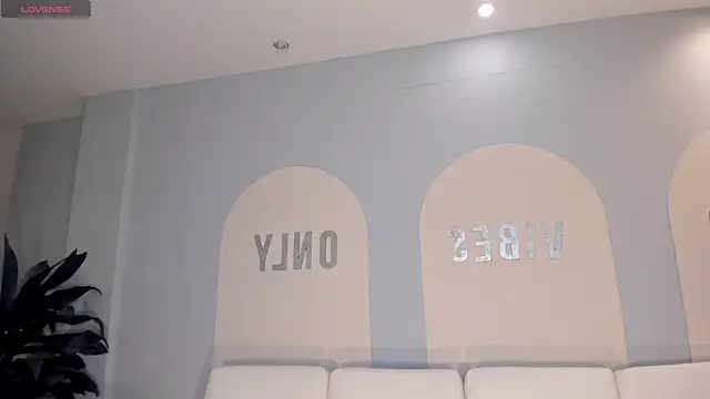 Snapshot of MariamRivera_ chatting on 02/25/25, 03:52 MariamRivera online show from 02/25/25, 03:52