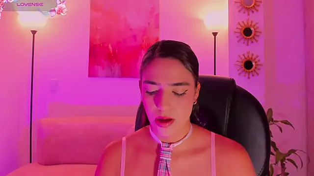 Snapshot of MariamRivera_ chatting on 09/26/25, 11:31 MariamRivera online show from 09/26/25, 11:31