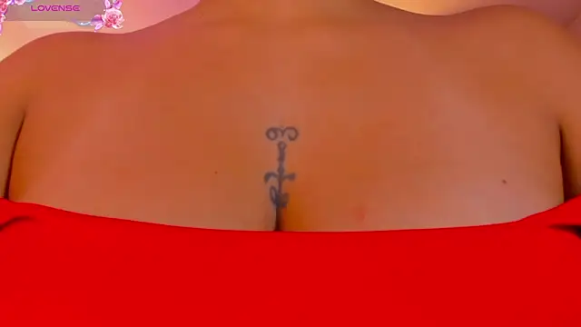 Snapshot of MariamRivera_ chatting on 10/08/25, 02:31 MariamRivera online show from 10/08/25, 02:31