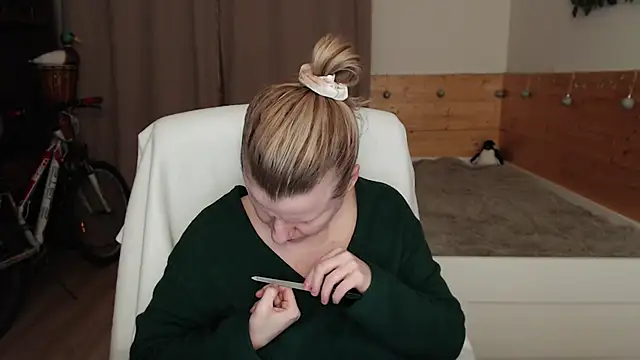 Snapshot of Exponent_5 chatting on 12/03/24, 08:50 Exponent 5 online show from 12/03/24, 08:50