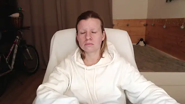 Snapshot of Exponent_5 chatting on 12/04/24, 09:35 Exponent 5 online show from 12/04/24, 09:35