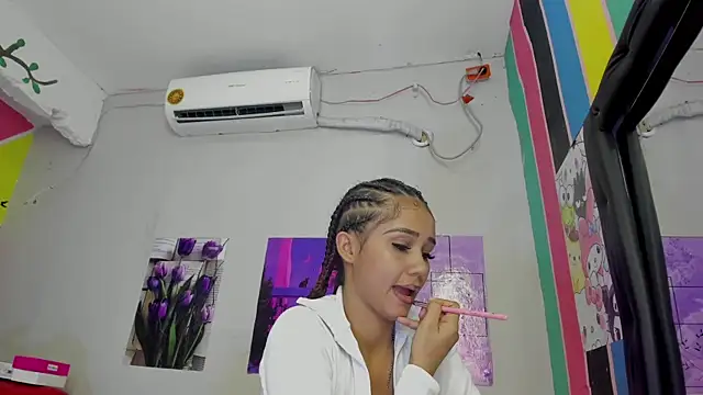 MarianaManzur online show from 03/08/25, 08:25