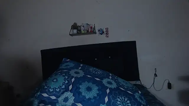 Snapshot of bella_n99 chatting on 09/15/25, 11:38 bella n99 online show from 09/15/25, 11:38