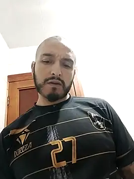 Snapshot of KenllyH chatting on 12/05/25, 01:03 KenllyH online show from 12/05/25, 01:03