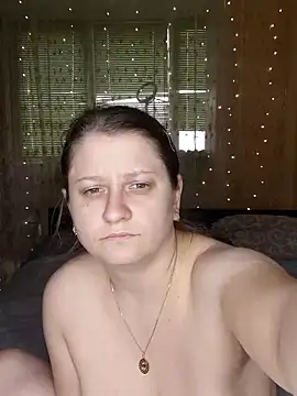 Snapshot of CumCpl chatting on 10/24/25, 06:43 CumCpl online show from 10/24/25, 06:43