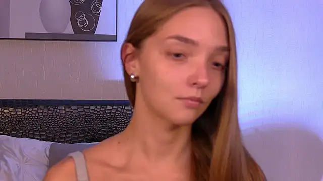 VirginieCruz online show from 09/08/25, 07:24