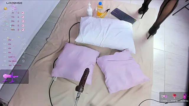 Isabella Daniell online show from 12/18/25, 04:07