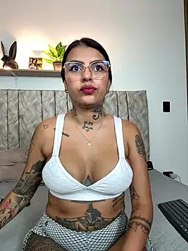 Snapshot of abi_katyy chatting on 10/01/25, 04:51 abi katyy online show from 10/01/25, 04:51