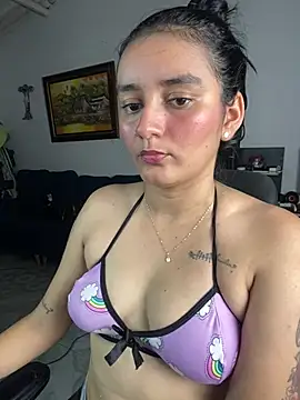 Snapshot of Lucia-Candy chatting on 03/20/25, 12:51 Lucia-Candy online show from 03/20/25, 12:51