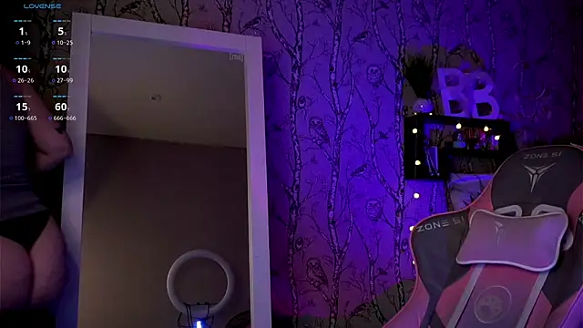 Snapshot of Moon_Valkyrie chatting on 02/06/25, 12:22 Moon Valkyrie online show from 02/06/25, 12:22