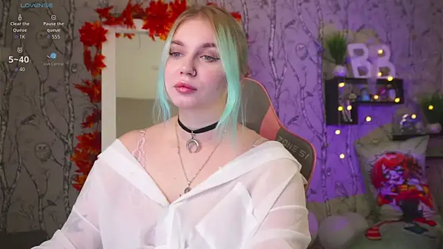 Snapshot of Moon_Valkyrie chatting on 09/23/25, 08:17 Moon Valkyrie online show from 09/23/25, 08:17