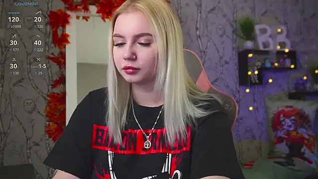 Snapshot of Moon_Valkyrie chatting on 10/06/25, 09:40 Moon Valkyrie online show from 10/06/25, 09:40